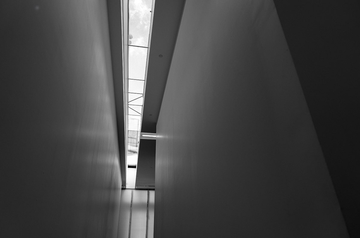 【题干】10. 指出下列语句中的错别字，抄写并改正在后面的横